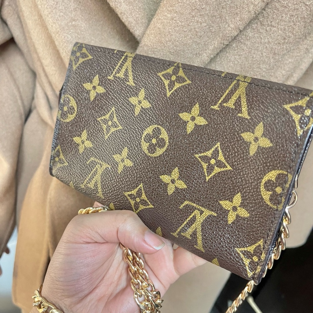 Authentic Louis Vuitton monogram wristlet pouch (Q092) - Picture 3 of 11